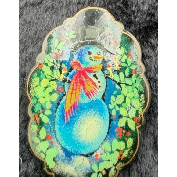 Vintage Signed Russian Folk Art Snowman Christmas Black Lacquer Brooch - Picture 2 of 3